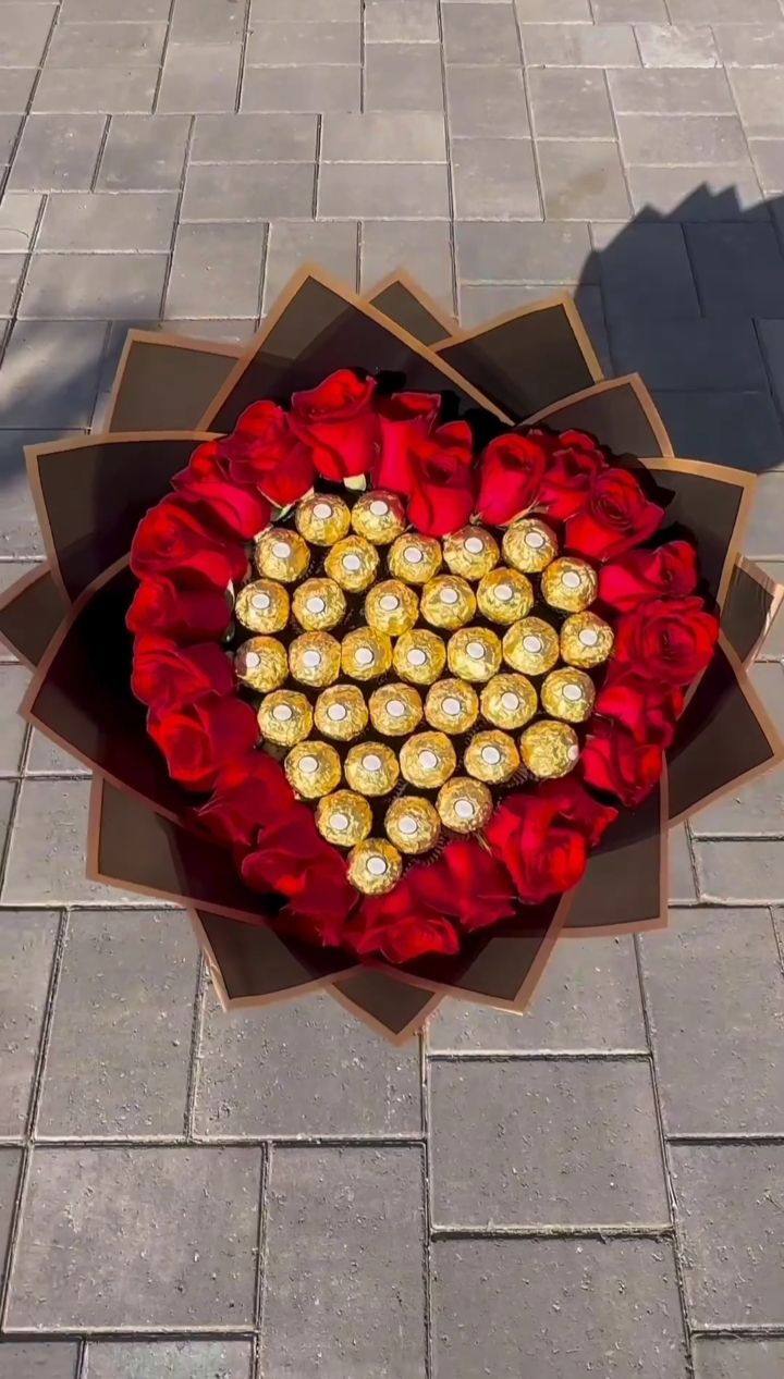 Chocolate HeartRed Roses Heart