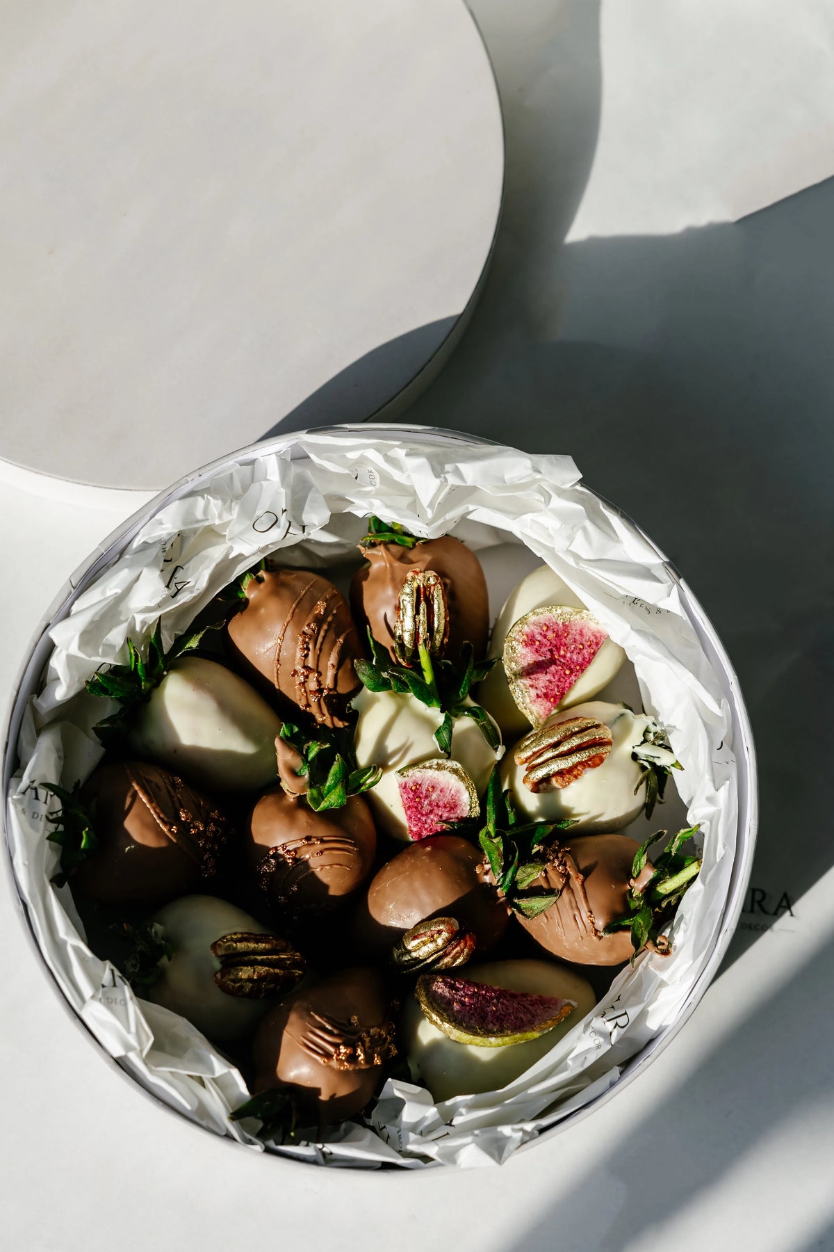 Large Round Strawberry Box